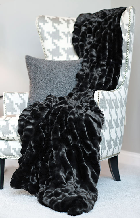 Couture Grand Throw in Onyx Mink