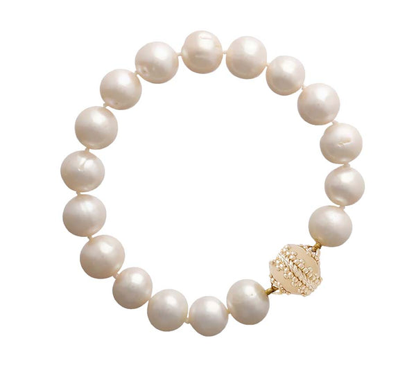 The White Pearl Bracelet